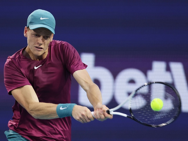 Tennis bán kết Miami Open 2023: Sinner gây sốc ngược dòng trước số 1 thế giới Alcaraz