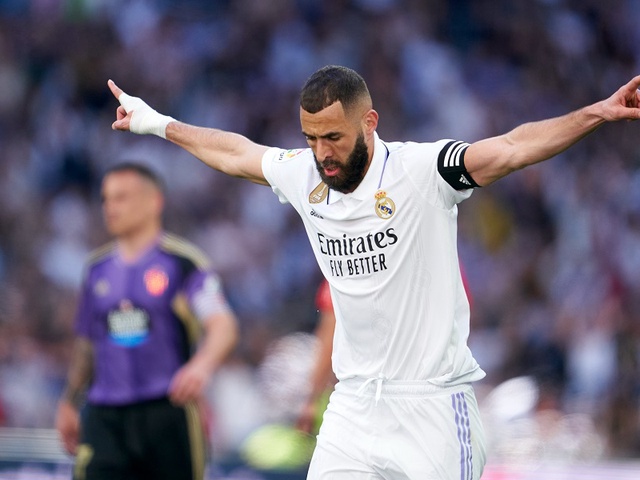 Benzema lập hat-trick cho Real Madrid với cú “xe đạp chổng ngược”