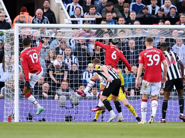 De Gea thực hiện cú đúp cứu thua thần kỳ, MU vẫn thất bại