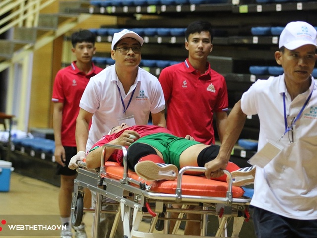 Thủ môn Cao Bằng chấn thương nặng ở vùng đầu tại giải futsal VĐQG 2023