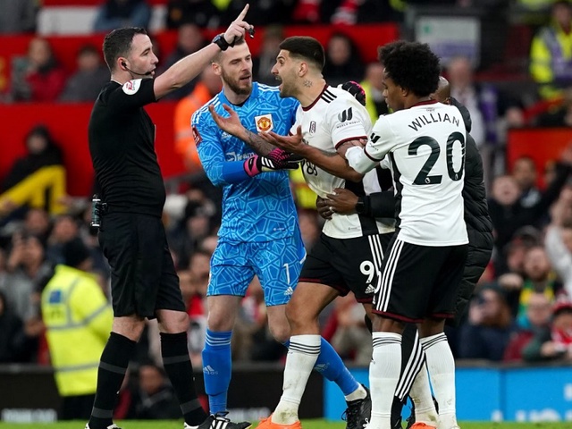 Mitrovic bị treo giò đến gần hết mùa: 10 án phạt dài nhất Ngoại hạng Anh