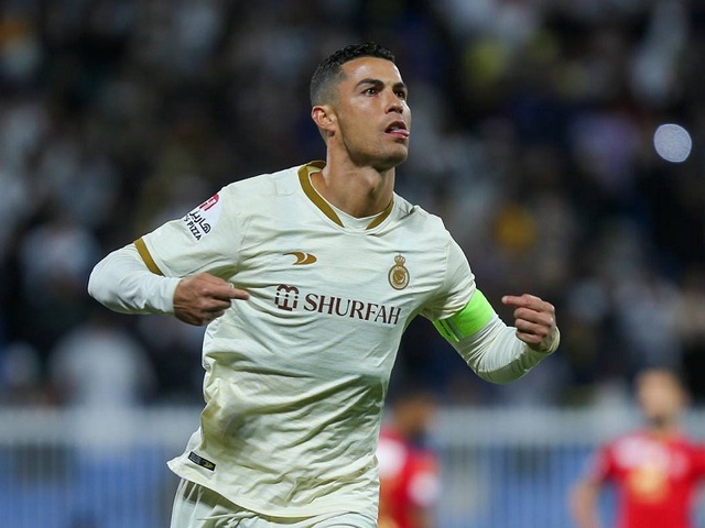 Ronaldo lập cú đúp và đạt “con số kép” bàn thắng ở Al Nassr