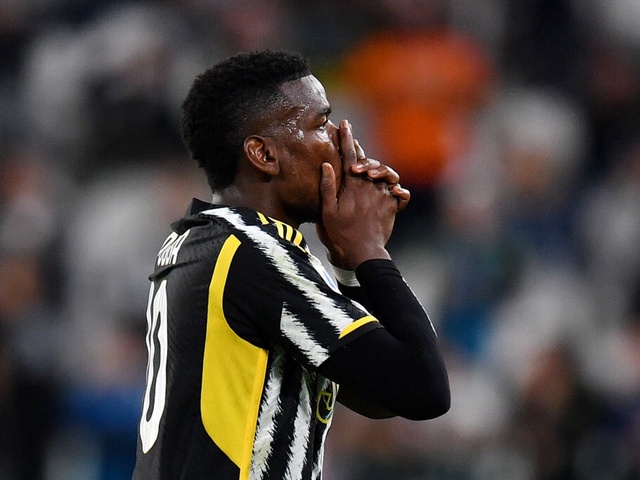 Ác mộng tiếp tục ập đến với Pogba sau 22 phút