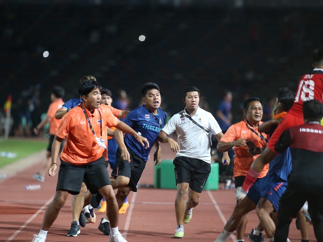 Video: U22 Indonesia và U22 Thái Lan hỗn chiến ở chung kết SEA Games 32