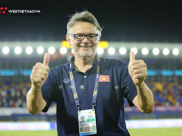 Giành HCĐ SEA Games 32, HLV Troussier khẳng định: “U22 Việt Nam không kém U22 Thái Lan”