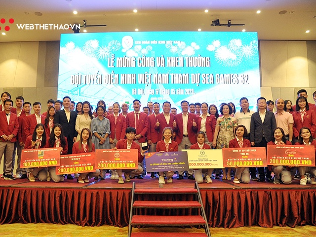 Đội tuyển điền kinh Việt Nam và Nguyễn Thị Oanh nhận thưởng hơn 4 tỷ đồng cùng xe ô tô, nhắm tới ASIAD 19