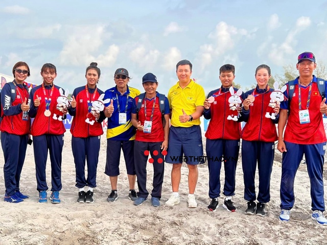 Bóng chuyền bãi biển nữ Việt Nam giành huy chương SEA Games sau 20 năm chờ đợi