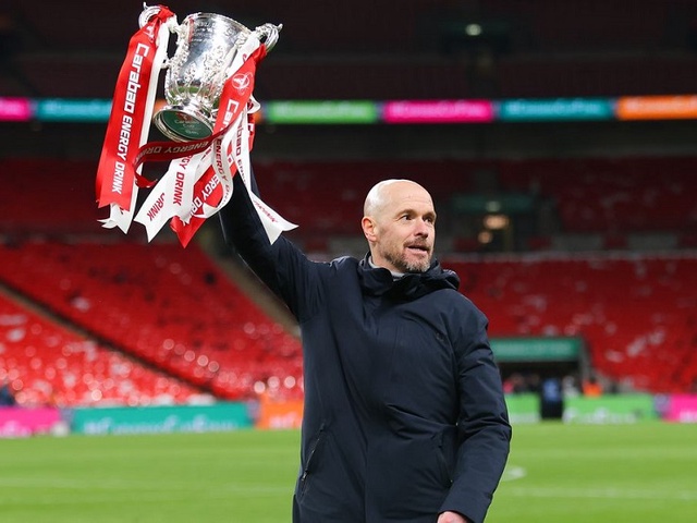 Ten Hag bị loại khỏi danh sách rút gọn 6 HLV xuất sắc nhất mùa