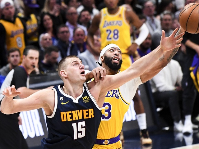 Hai ngôi sao ném rổ tệ ở Game 2, Lakers vẫn quyết không thay đổi trước Denver Nuggets