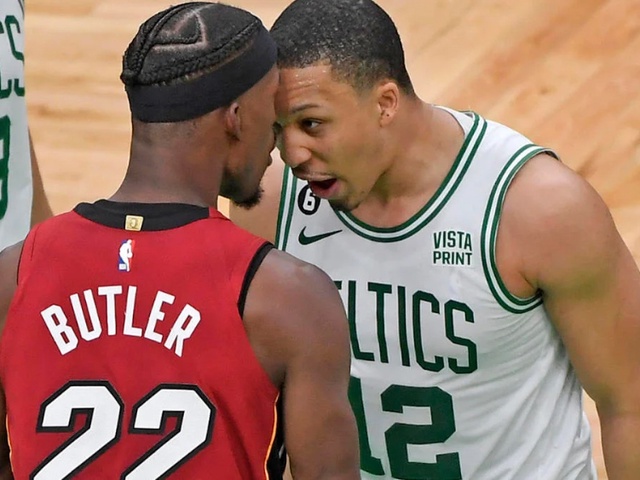 Pha cà khịa của Grant Williams với Jimmy Butler tại Game 2: Sai người, sai thời điểm
