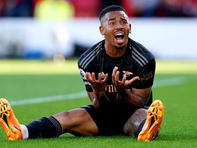 Arsenal và những đội bóng mất chức vô địch nổi tiếng nhất lịch sử