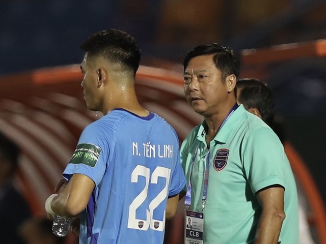 Tiến Linh ghi bàn, HLV Lê Huỳnh Đức bị cầu thủ U22 Việt Nam gieo sầu, có màn ra mắt kém vui