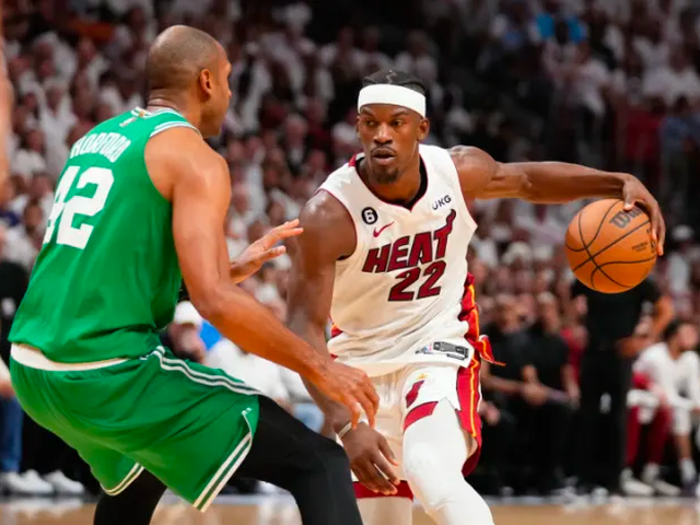 Tranh cãi ở pha bóng Jimmy Butler bị phạm lỗi cuối Game 6: Trọng tài đã đúng hay sai?