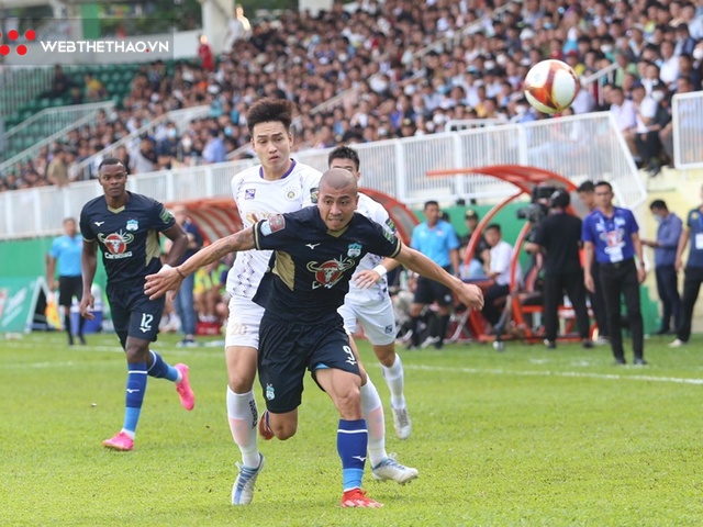 Đá với đội hình lạ, Hà Nội FC thất bại trước HAGL, kéo dài chuỗi 4 trận không thắng