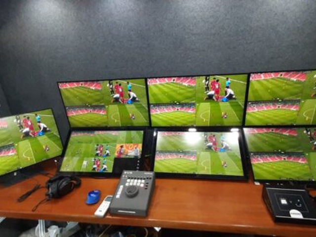 VAR đã về tới Việt Nam, trọng tài V.League giảm tải áp lực