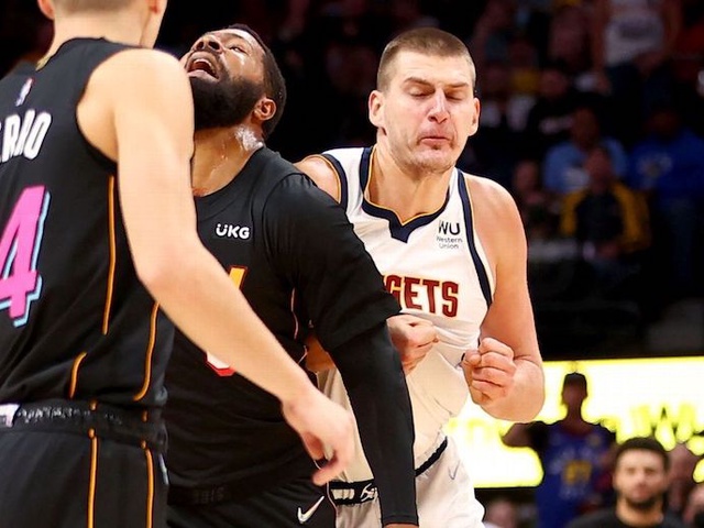NBA Finals 2023: Jimmy Butler giải toả căng thẳng từ pha va chạm Heat - Nuggets 2 năm trước