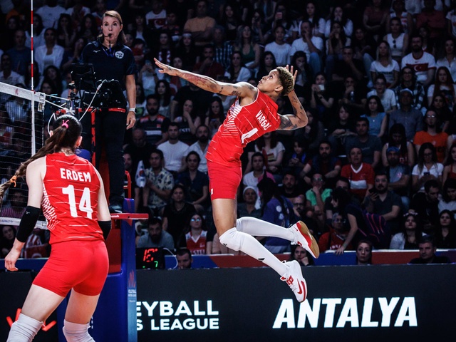 Ngôi sao trẻ Melissa Vargas và màn chào sân khiến NHM bóng chuyền Thổ Nhĩ Kỳ phấn khích