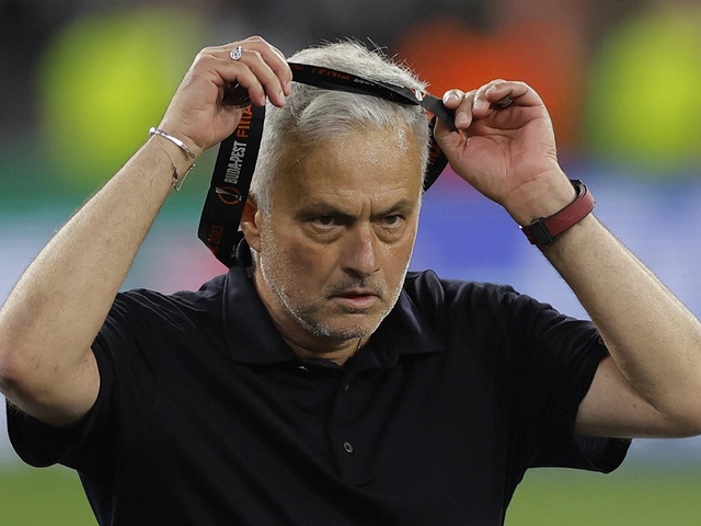 Mourinho “tố cáo” trọng tài như thế nào sau trận chung kết Europa League?