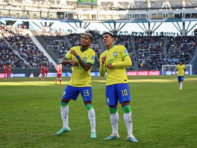 Brazil vào tứ kết U20 thế giới: Vì sao bàn thắng của Tunisia bị huỷ?