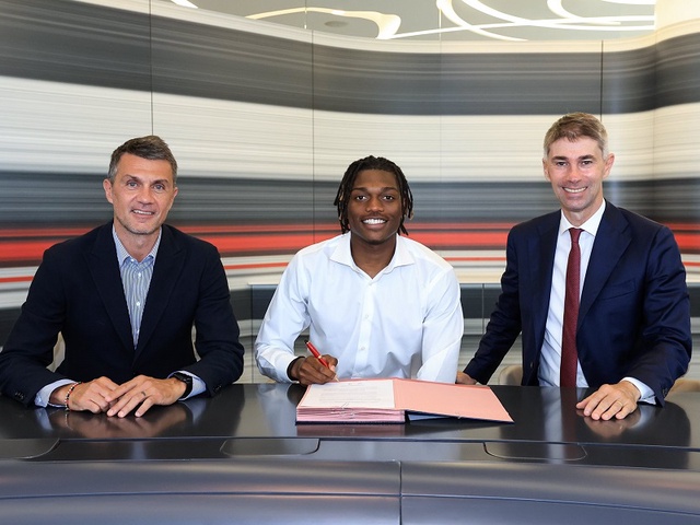 Rafael Leao nhận lương bao nhiêu sau khi gia hạn với AC Milan?
