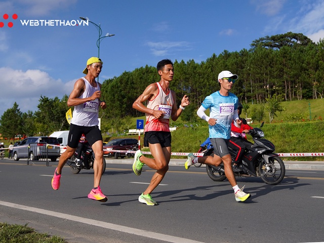 Những khoảnh khắc đẹp phát mê trên đường chạy Da Lat Music Night Run 2023