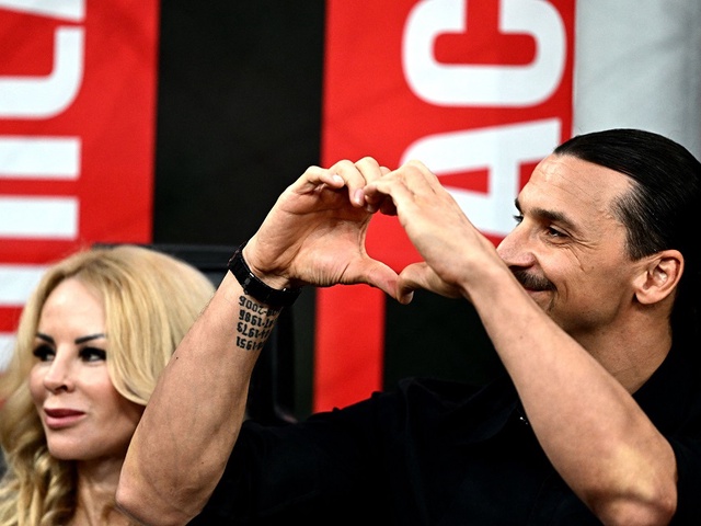 Zlatan Ibrahimovic chia tay bóng đá sau sự nghiệp 25 năm phi thường