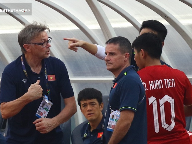 100 cầu thủ Việt Nam nằm trong tầm ngắm của HLV Troussier cho mục tiêu dự World Cup 2026