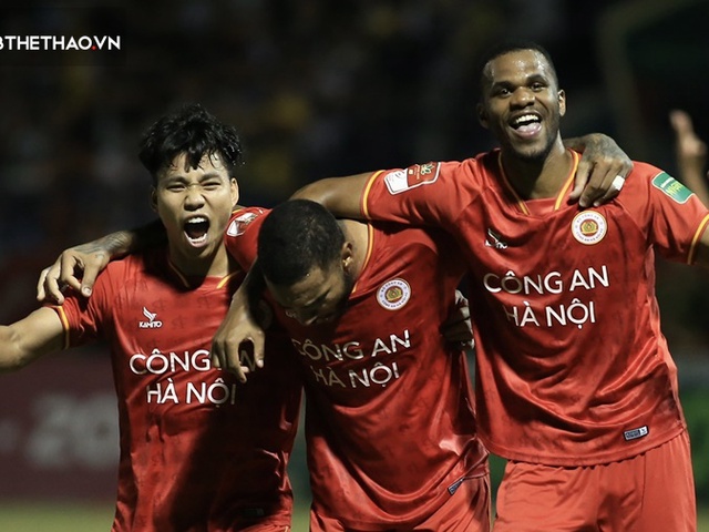 Xé toang hàng thủ chắc nhất V.League, CAHN đè bẹp Thanh Hóa, áp sát vị trí số 1 của đối thủ