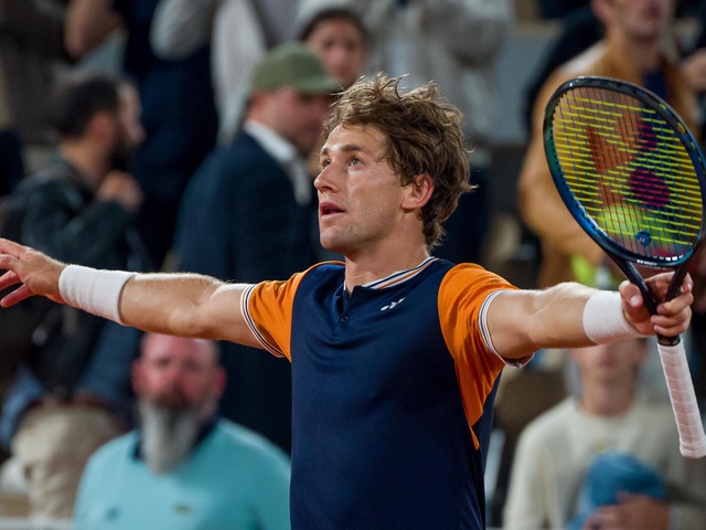 Casper Ruud hạ Holger Rune, vào bán kết Roland Garros năm thứ 2 liên tiếp