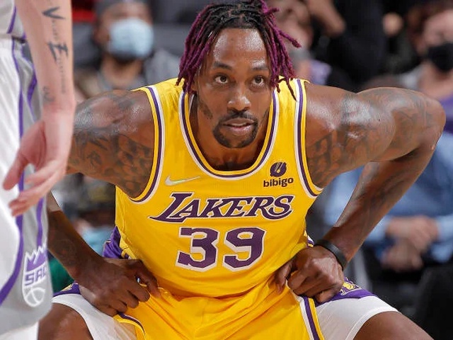 Dwight Howard chờ đợi cơ hội tái xuất NBA, cho rằng mình đủ sức cống hiến cho đội vô địch