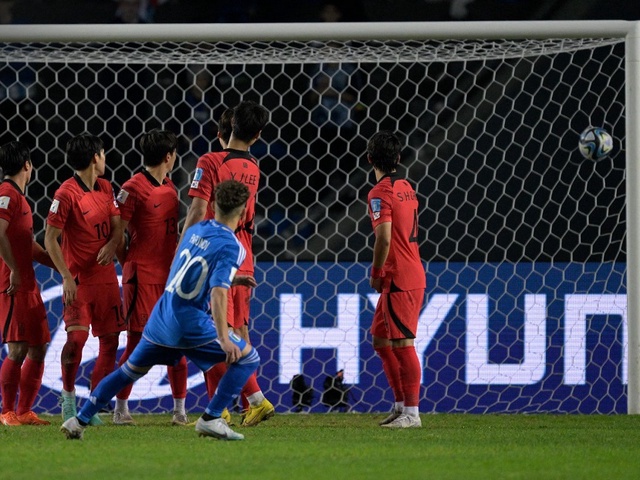 Pafundi là ai khi lập siêu phẩm sút phạt đưa Italia vào chung kết U20 thế giới?