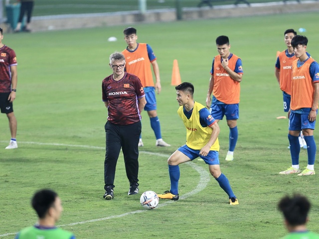 Quang Hải so sánh cường độ tập luyện ở tuyển Việt Nam so với Pau FC
