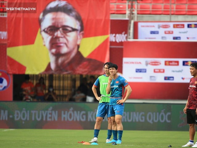 Quang Hải, Công Phượng và phía sau là áp lực từ... HLV Troussier