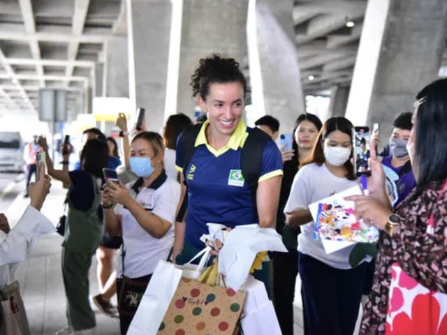 NHM bóng chuyền Thái Lan cuồng nhiệt đón hàng loạt đội bóng lớn tới Bangkok tham dự VNL 2023