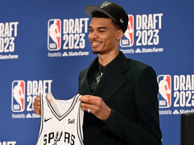 Thần đồng bóng rổ Pháp Victor Wembanyama sẽ mặc áo số mấy tại San Antonio Spurs?