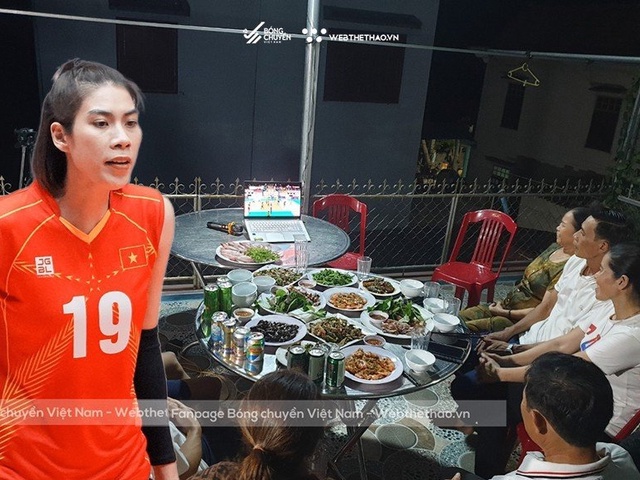 Về nhà chuyền hai Lâm Oanh cùng lắng nghe những cảm xúc dâng trào Chung kết AVC Challenge Cup 2023 nghẹt thở