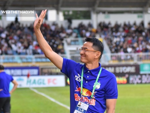 Rơi vào nhóm cuối, HLV Kiatisuk tự tin HAGL sẽ trụ hạng V.League 2023