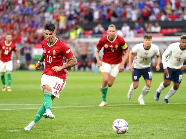 Bí quyết sút phạt đền thành công 100% của Szoboszlai khi đến Liverpool
