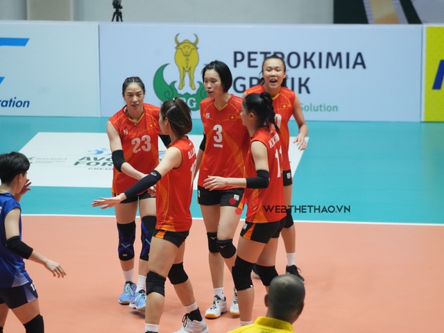 Đội tuyển bóng chuyền nữ trở lại Quảng Ninh tập huấn trước khi sang Pháp