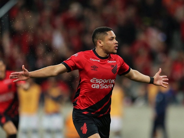 Barcelona chiêu mộ “thần đồng” Vitor Roque với giá bao nhiêu?