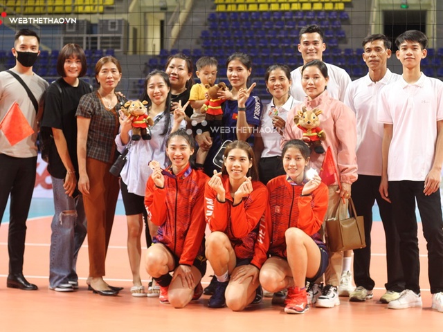 Hai người mẹ cùng tên Thu đặc biệt của hai sao bóng chuyền quê Quảng Bình Lâm Oanh – Nguyệt Anh