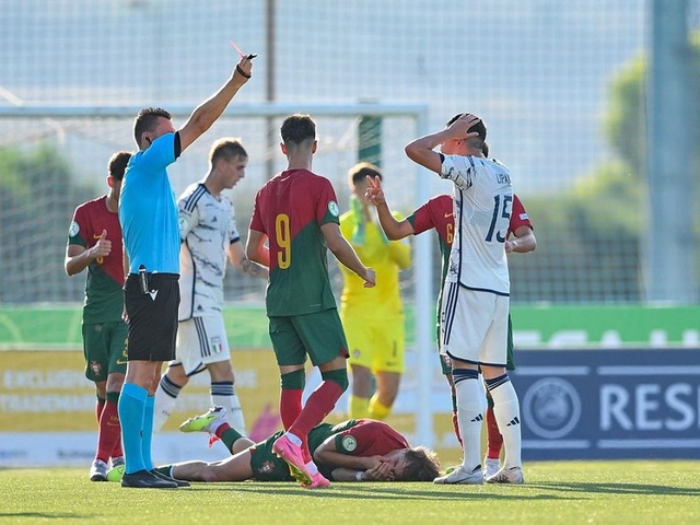 Kết quả giải U19 châu Âu: Ý thảm bại sau khi chơi thiếu người