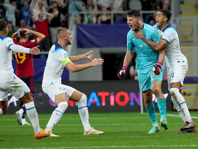 Thủ môn Man City trở thành người hùng của Anh vô địch U21 châu Âu