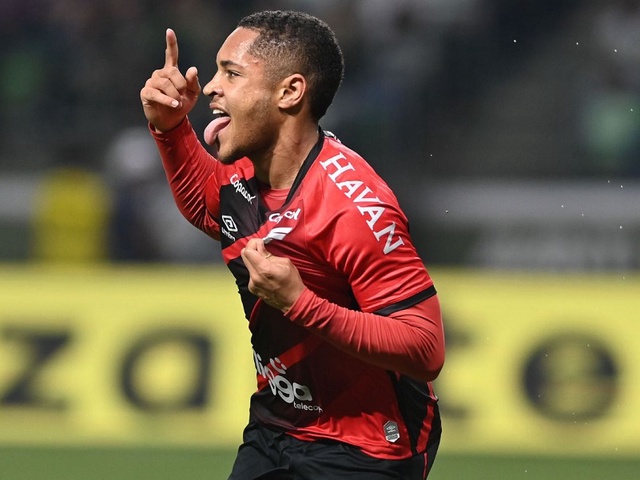 Bị CLB Brazil “gài bẫy”, cuộc chuyển nhượng Vitor Roque đến Barca suýt đổ bể