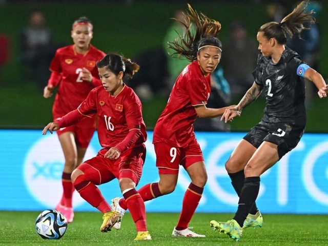 Thua New Zealand, HLV Mai Đức Chung thừa nhận: “Cầu thủ nữ Việt Nam còn nặng nề”