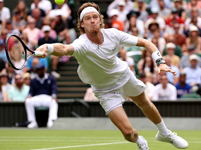 Andrei Rublev với pha ghi điểm để đời, đi vào lịch sử Wimbledon