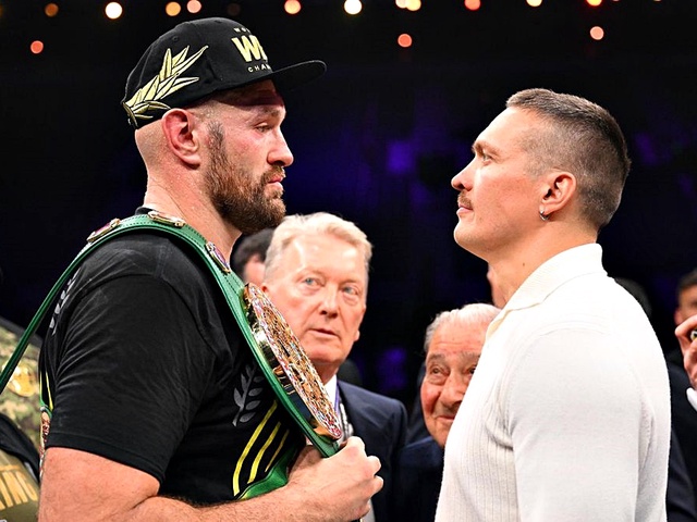 Tyson Fury nhận bao nhiêu tiền ở trận boxing thượng đỉnh với Oleksandr Usyk sau khi bị Francis Ngannou đấm ngã?