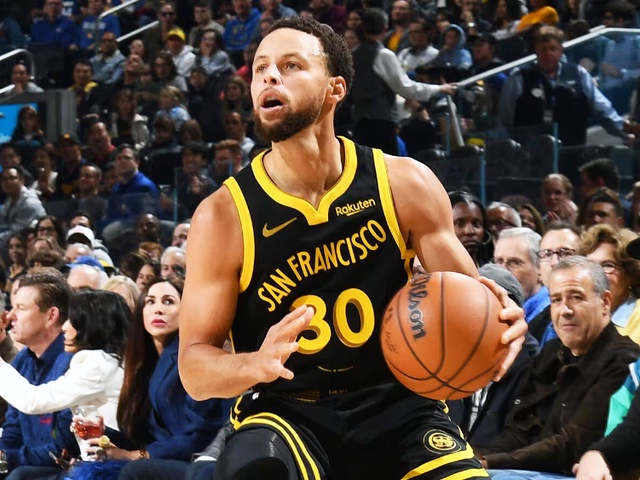 Stephen Curry đau đầu gối chưa rõ ngày trở lại, bỏ lỡ trận đầu tiên ở mùa giải 2023-24