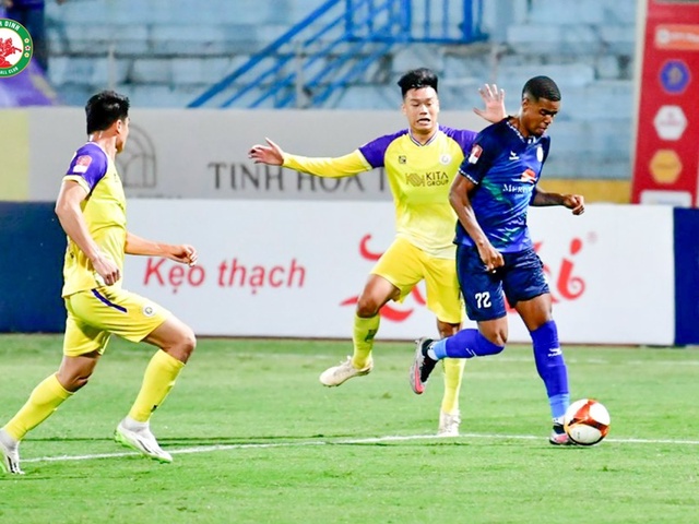 Phạm Xuân Mạnh mắc sai lầm tai hại, Hà Nội thua trận thứ 3 ở V.League