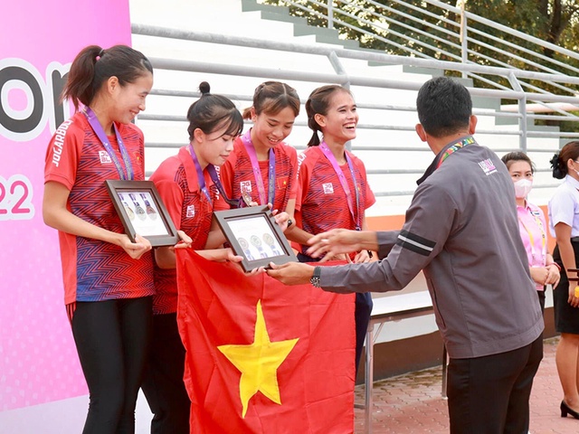 Chuyện về tấm HCĐ chạy tiếp sức chưa từng có của điền kinh Việt tại Đại hội Sinh viên Đông Nam Á